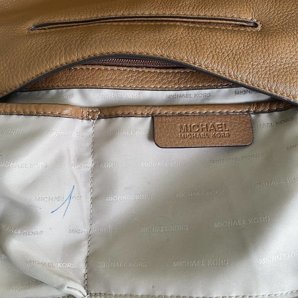 Michael kors brown Peppled leather tassel Shoulder Bag W/ Gold Hardware. - Picture 6 of 11